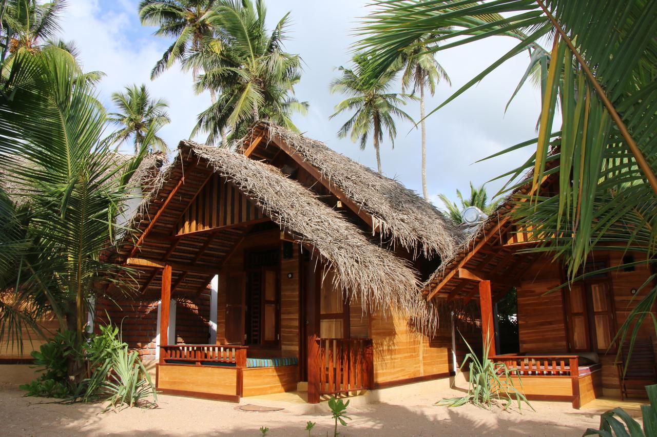 Shiva'S Beach Cabanas Tangalle Exteriör bild